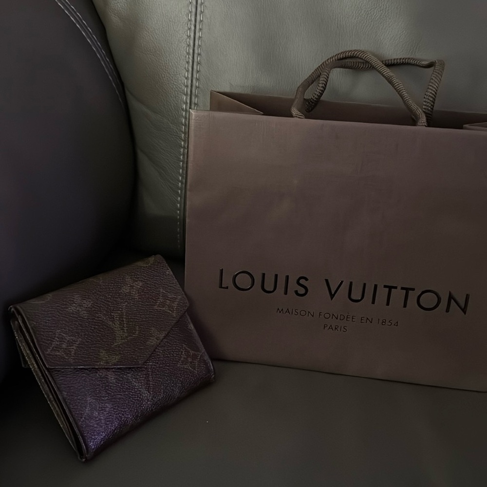 Louis Vuitton Classic Monogram Vintage Wallet. with authentic dust bag & bag! 🤎 - Picture 3 of 13